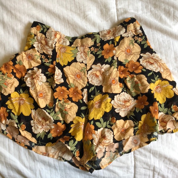 Forever 21 Flowy Shorts - Picture 3 of 3